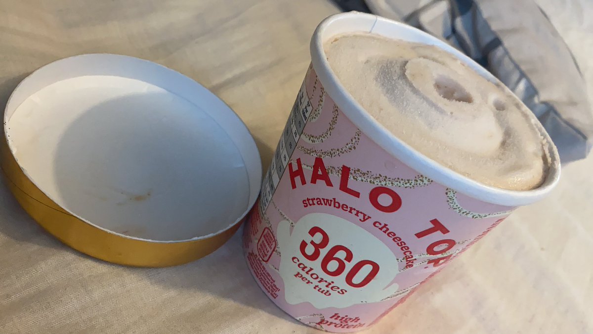noolzzzz's tweet photo. @HaloTopCreamery My ice cream didn’t have the foil seal on it? Is this normal? https://t.co/5xrZPUBOvt