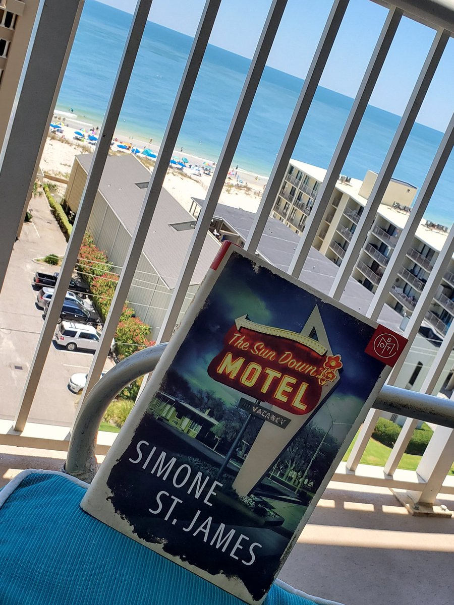 kacemich08's tweet photo. If you're looking for a good mystery to read this summer, check out The Sun Down Motel by Simone St.James
Loved it!
@simone_stjames https://t.co/CrXGD08RuZ