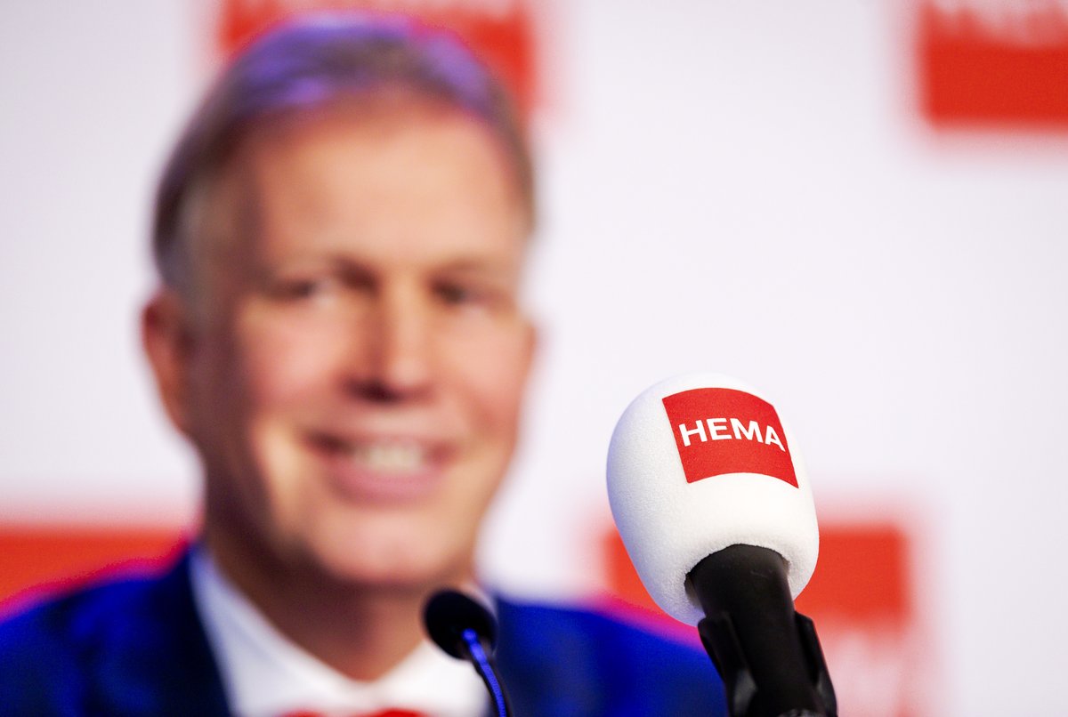 FD_Nieuws's tweet photo. Boekhoorn legt fiscaal bommetje in Hema om schuldeisers van het lijf te houden

https://t.co/reRzwRO7Ov https://t.co/3GxA8TMq7l