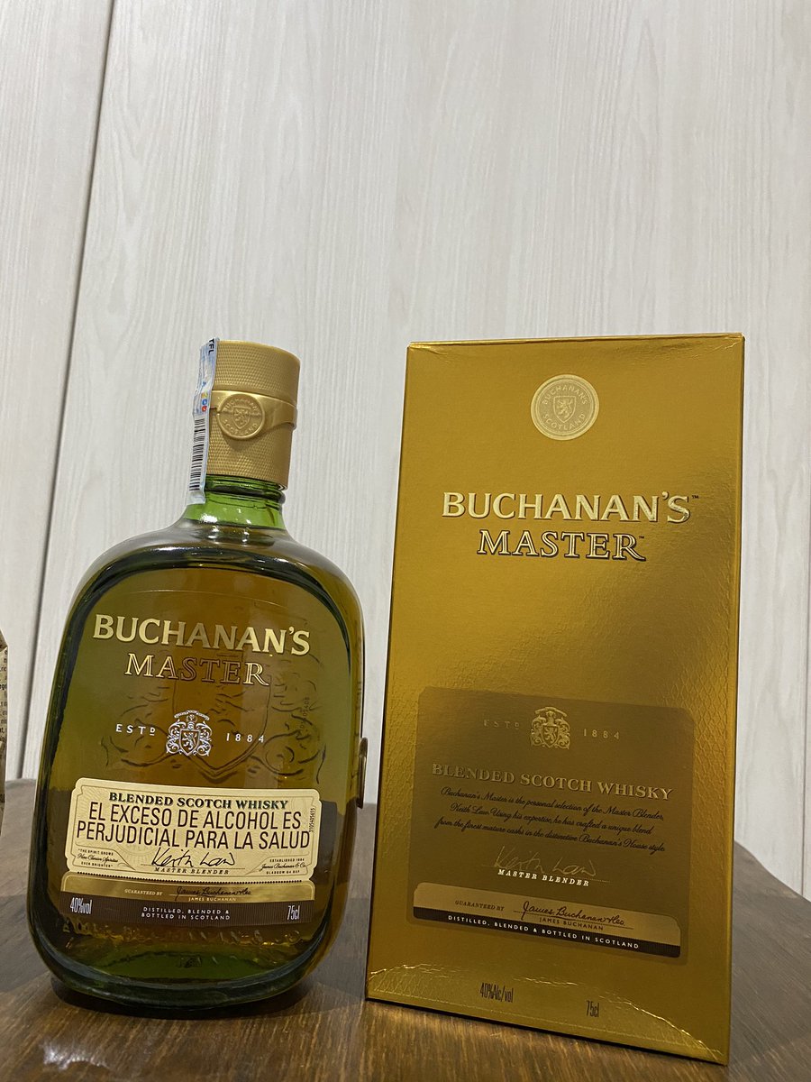 NIKO_ARREDONDO's tweet photo. Se fregó Lola.... HOY PROMOCIÓN BUCHANAS MASTER por solo 115 mil pesos. Pídela ya por @lanikorera estampillada 3505953651 https://t.co/FeuPyjOVj8