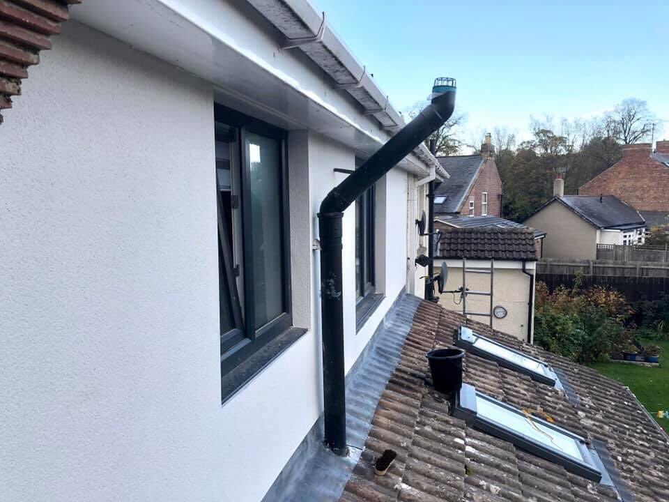 BayContracts's tweet photo. House done over painted pebbledash in parex BL10 Bright white through coloured render. Parex parinter with mesh then pinned to the wall before the coloured render was applied #BayViewContracts #Rendering #Parex #NorthEastPlasterers https://t.co/biY6loisdr