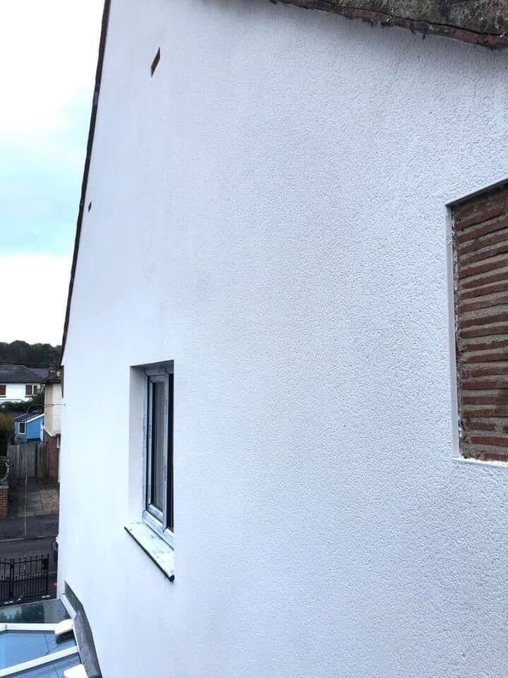 BayContracts's tweet photo. House done over painted pebbledash in parex BL10 Bright white through coloured render. Parex parinter with mesh then pinned to the wall before the coloured render was applied #BayViewContracts #Rendering #Parex #NorthEastPlasterers https://t.co/biY6loisdr