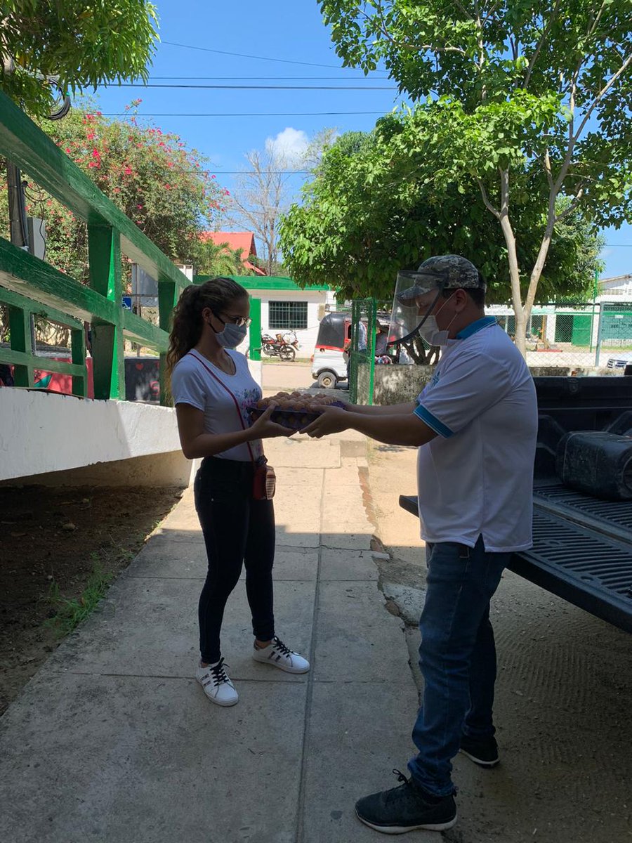 sena_magdalena's tweet photo. #ManosALaObra | Continúan las buenas acciones, el Centro Acuícola y Agroindustrial de Gaira entrega canasta de huevos a los aprendices más vulnerables de los municipios de Fundación, Aracataca y Reten.  
@SENAComunica @EstradaCarlosM https://t.co/il2ReSfG9A