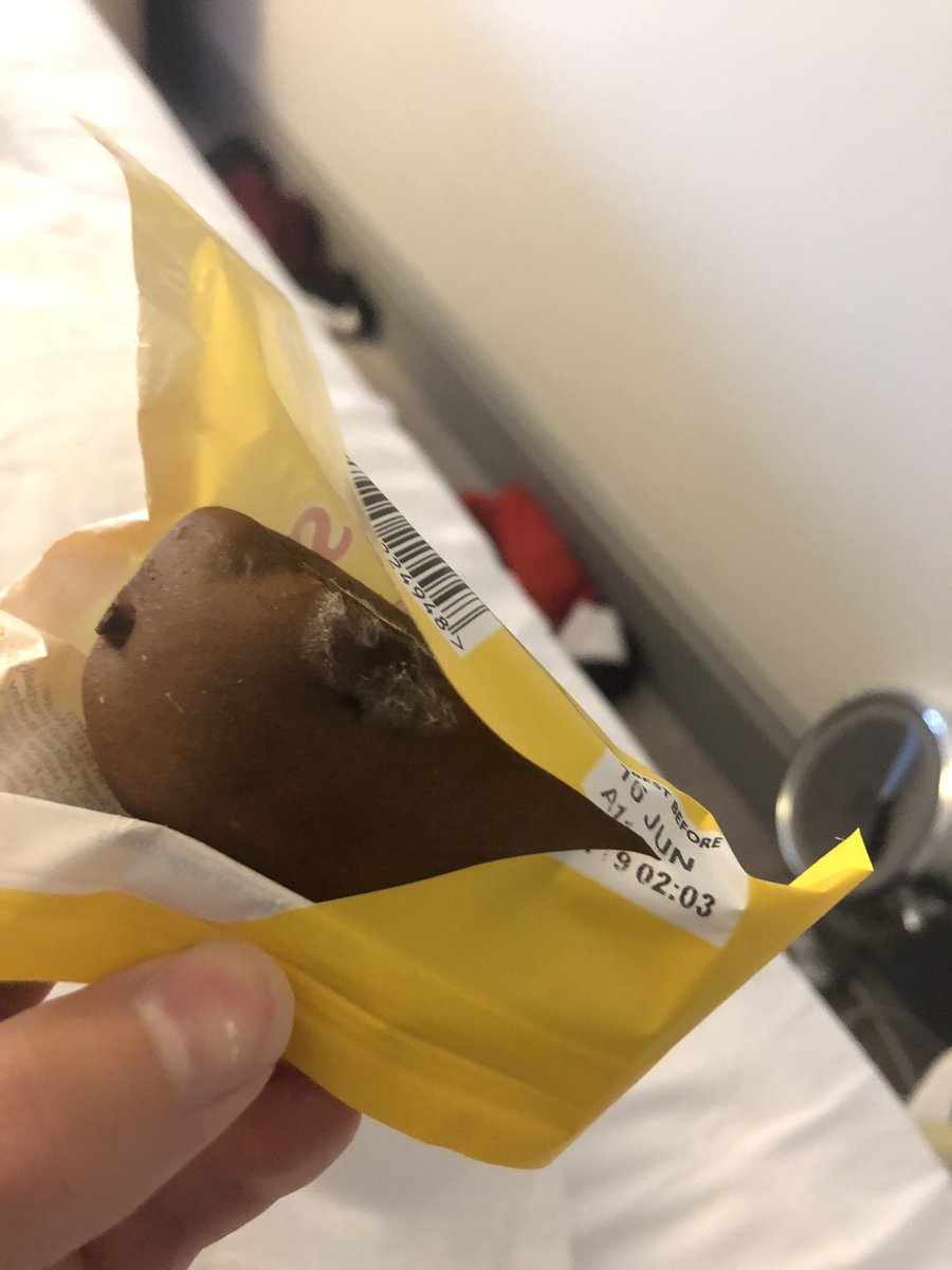 beth_h14's tweet photo. @SoreenHQ opened a mini malt loaf that’s in date and it was mouldy 😡 https://t.co/SoH706CYZo