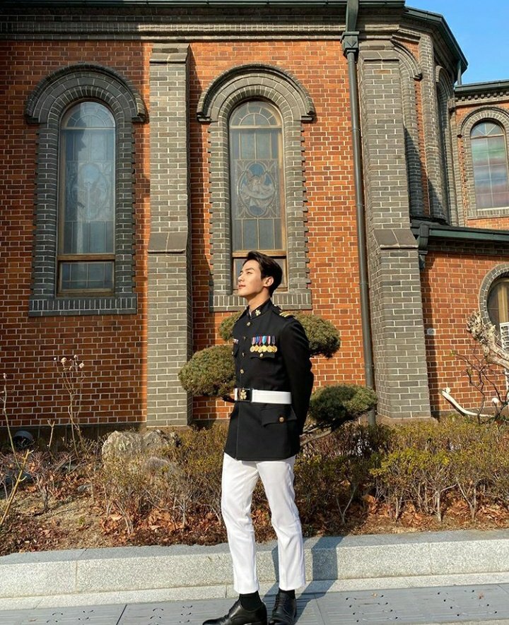iniiayuuu's tweet photo. Yang Laen mah cape Meranin adegan perang, lari lari, dibunuh
Lah kamu maen yoyo doang 😂

Tapi gapapa kamu ganteng🥰
 #TheKingEternalMonarchFinale https://t.co/Nf74l3MsH8