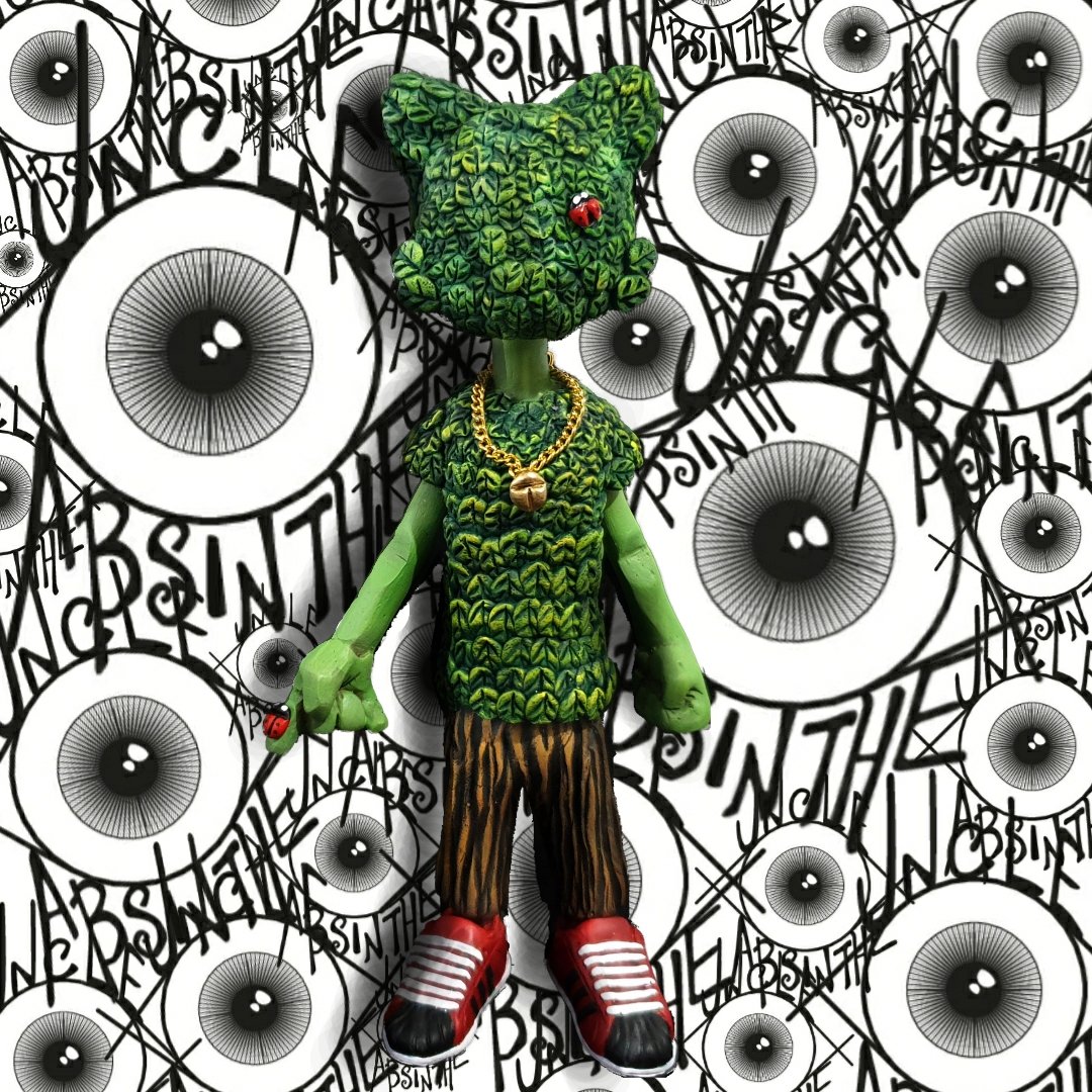 UncleAbsinthe's tweet image. The Green Mandem x @janky 💚

#uncleabsinthe #janky #superplastic #whereschappell #custom #thegreenmandem #greenman #designertoys #art #sculpture #leaves #nature #love #ladybird #toyfam #uk