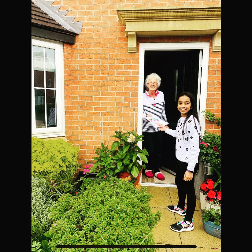LboroP's tweet photo. Rashmi has been supporting her neighbours who are shielding. Today they asked for her to draw colourful picture for their window and here she is delivering it! Well done, Rashmi, such a generous spirit #KindnessMatters #care #HelpingOthers https://t.co/KDJkRZi1XE