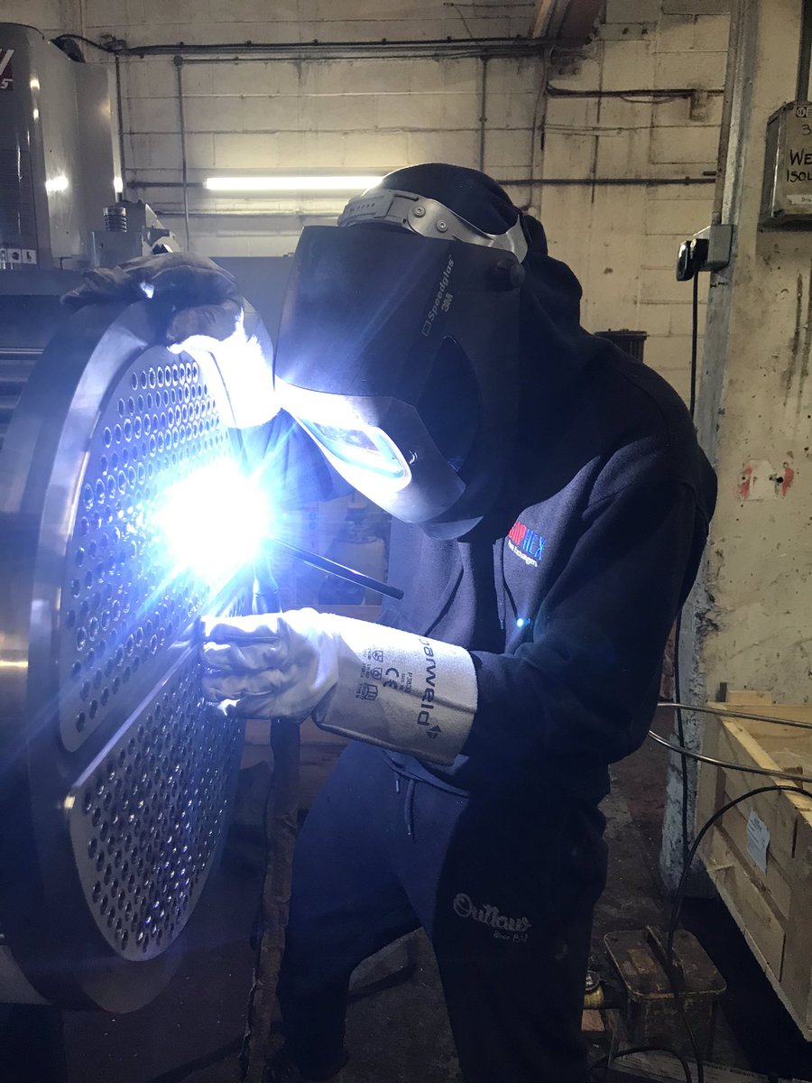 Saphex_HEX's tweet photo. Nice finish for a friday replacement U tube bundle ready for our client to fit over the weekend.Delivered within 4week all other quotes was 6-8. We are very busy at the moment yet we still managed to fit this in. Thankyou to our material suppliers for helping us achieve this date https://t.co/RgETAoglqs