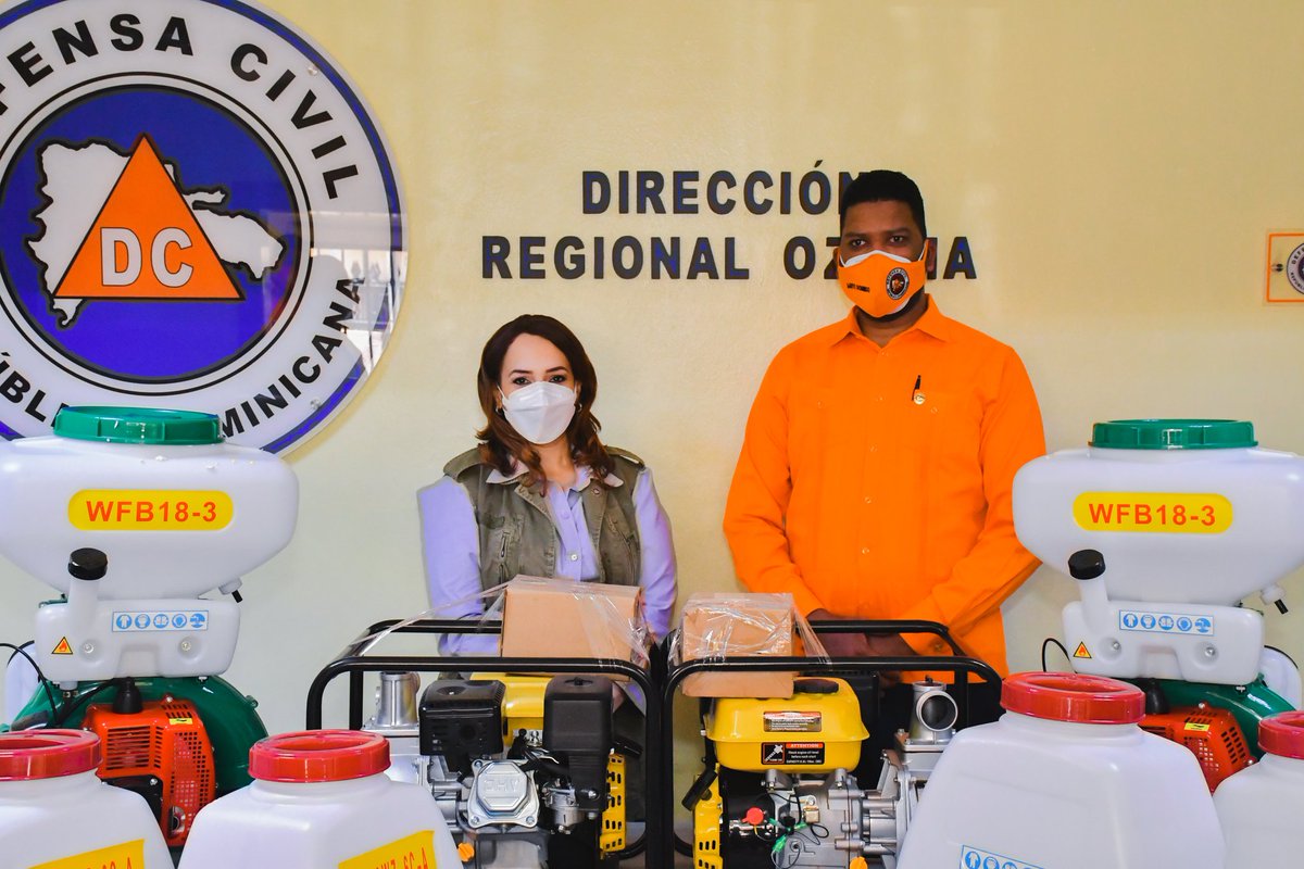 DefensaCivilPSD's tweet photo. La directora de @digepep_rd @karenricardoc visitó nuestra oficina regional para hacer entrega de equipos y maquinarias necesarias para labores de prevención, mitigación y rescate. .
.
#digepep #DefensaCivilPSD #DefensaCivilrd #VoluntariosRD #SantoDomingo https://t.co/YdixyG160M