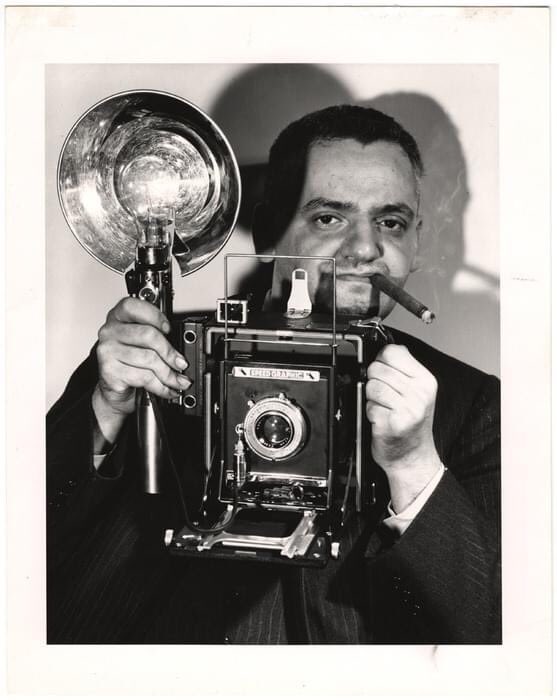 fotograftabugun's tweet photo. 1899 - #Weegee olarak bilinen Ukrayna asıllı Amerikalı sokak fotoğrafçısı #ArthurFellig doğdu. #FotograftaBugün #todayinphotography #inthisday #otd #12Haziran #June12 https://t.co/IKUqZJkRW5