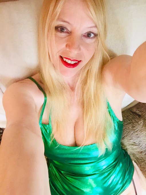 It&rsquo;s bright, tight and shiny xx 💋 😘 https://t.co/mylQr8a7TC<a href="/tag/lingerie"class="tags"><span>#lingerie</span></a><a href="/tag/heels"class="tags"><span>#heels</span></a><a href="/tag/nylons"class="tags"><span>#nylons</span></a><a href="/tag/slingbacks"class="tags"><span>#slingbacks</span></a><a href="/tag/mackintosh"class="tags"><span>#mackintosh</span></a>