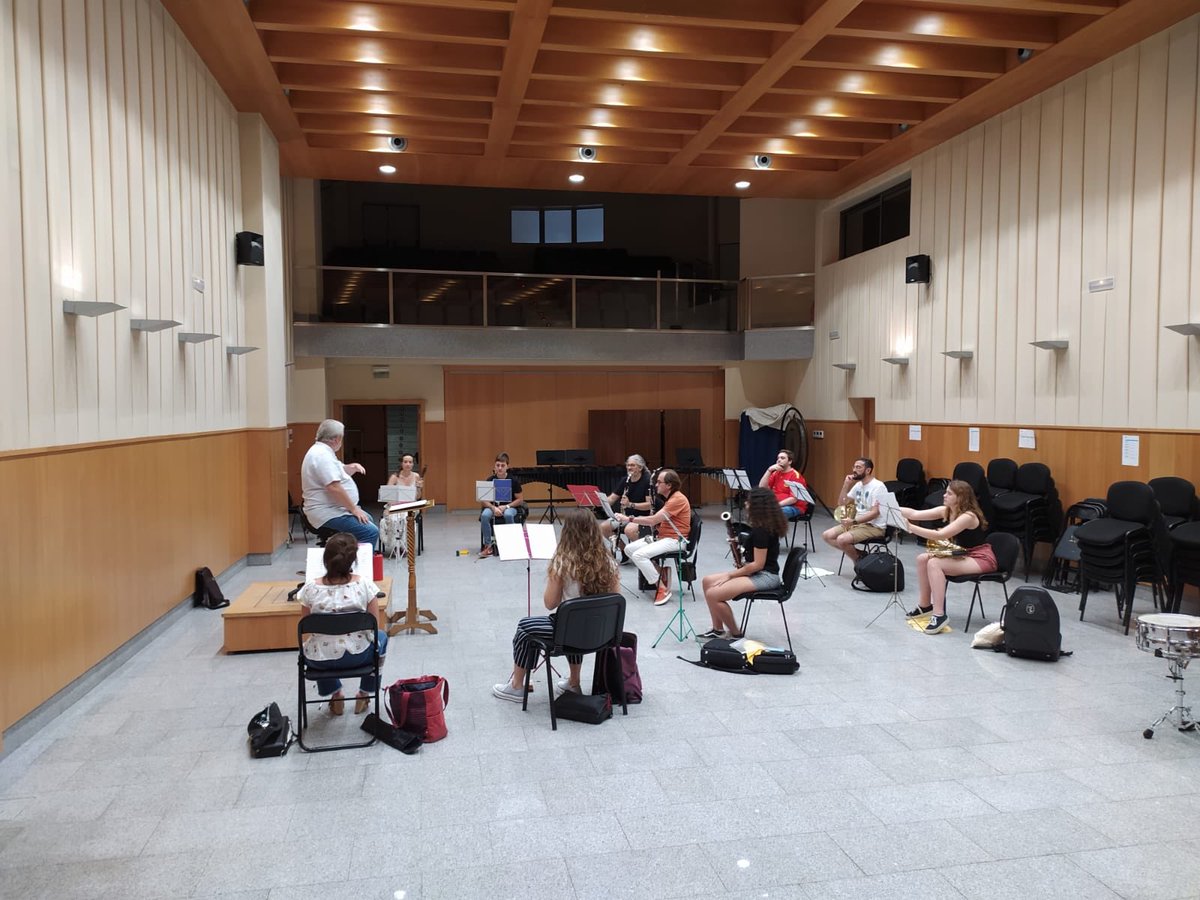 umtorrent's tweet photo. Hemos vuelto! Adaptándonos a la normalidad que el COVID-19 nos hace vivir. Pero eso sí, siempre con alegria y con la intención de hacer llegar la música a todos nuestros soci@s y allegados #fentunio #Torrent #COVID #music #TotsSomUMT https://t.co/N32jvf0zBs