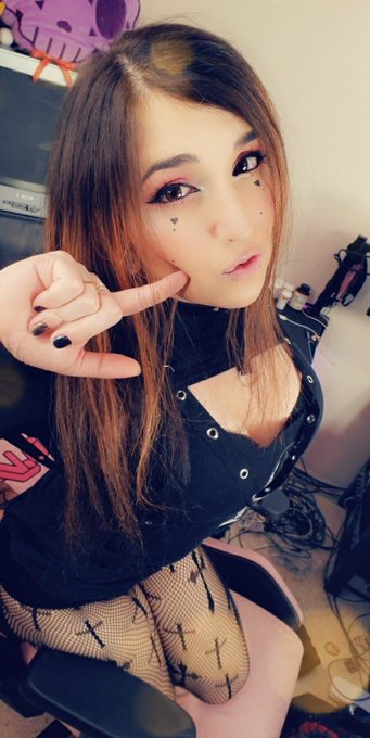 So am I an Egirl or Eboy? https://t.co/aSXlt7WEnW