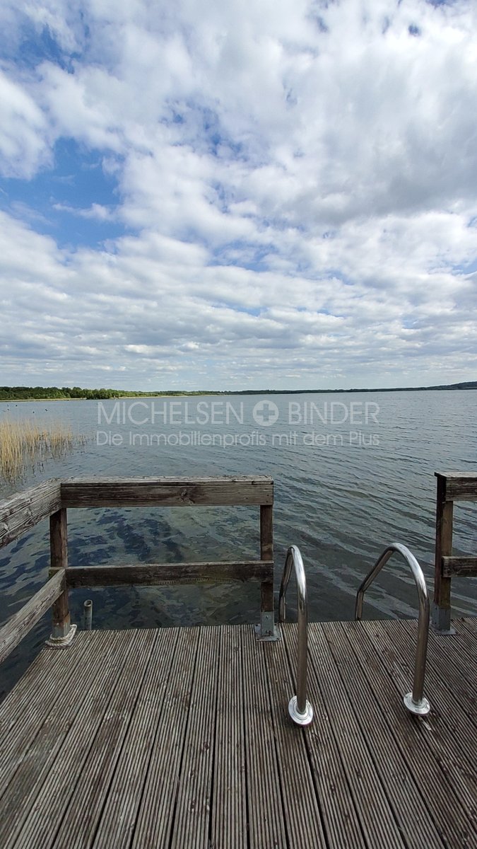 DiemitdemPLUS's tweet photo. #NeuesObjekt verfügbar
Ehem. Fabrikanten-Sommerhaus am Wolziger See auf 2600m² Seegrundstück: EINZIGARTIG. RUHIG. GRANDIOS.
135m² WNF | 4Zi |1Bad |#Steg #Seezugang | 625.000€
https://t.co/tWuhOXdeJH
#hauskauf #HausAmSee #Berlin #Wolzig #Wassergrundstück #Seezugang #Bootsanleger https://t.co/FlDjRw43Gz