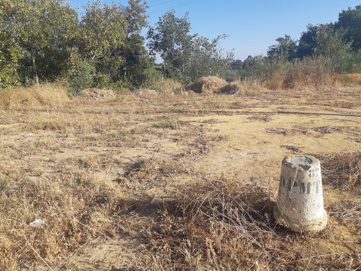 1604Chico's tweet photo. @Ayto_algaba me encanta pasear y encontrarme montañas de escombros y basura, junto a nuestro río. https://t.co/3HaPrPttm9