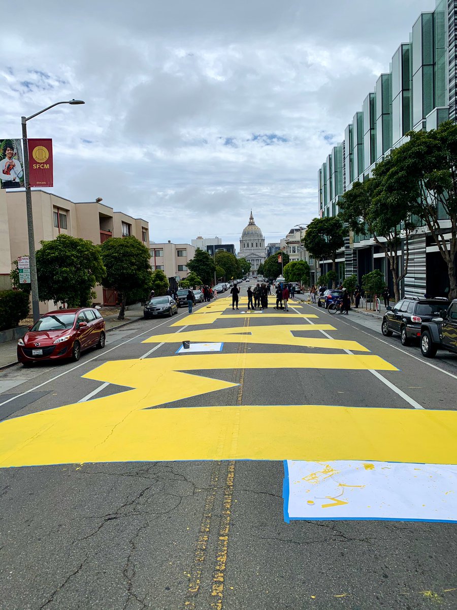 Scott_Wiener's tweet photo. The community showing up to paint #BlackLivesMatter on Fulton Street

Book-ended by City Hall &amp; the African American Art &amp; Culture Complex

San Francisco at its best! #BLM https://t.co/o50jI8mTAg