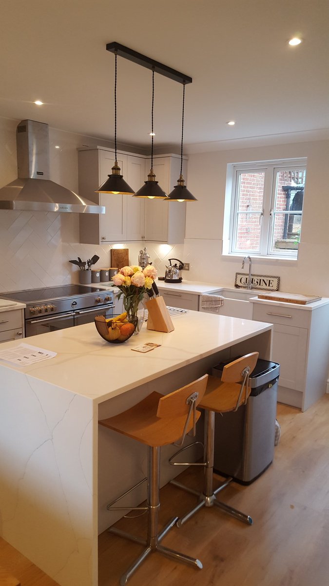 JarvisDecorati2's tweet photo. Kitchen finished with photowall feature @photowall  #valspar coconut juice. #kitchen https://t.co/czFGD58DbZ