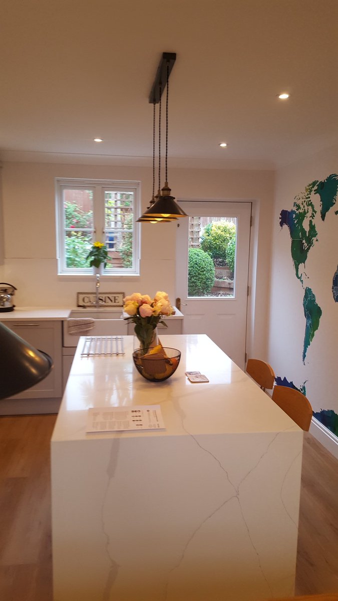 JarvisDecorati2's tweet photo. Kitchen finished with photowall feature @photowall  #valspar coconut juice. #kitchen https://t.co/czFGD58DbZ