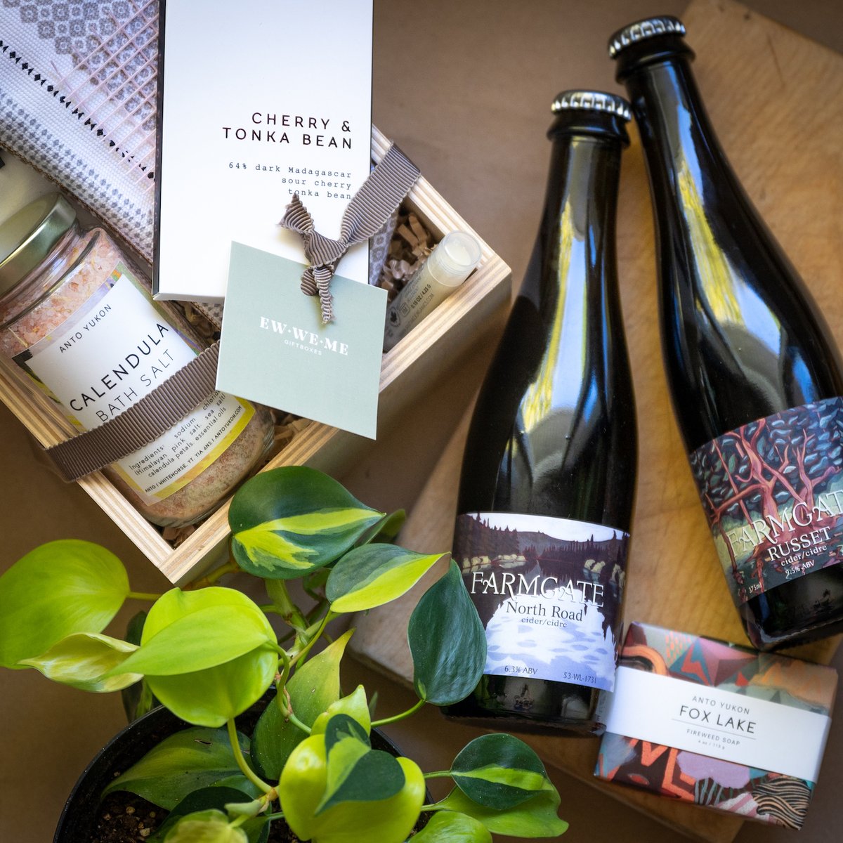 It's ✨#CommunitySupportedGratitude✨ day! This week's giveaway goes to Crystal, a psychologist who is working hard for mental health! We thought Crystal deserved some self care, so her gift package has goodies from Ew We Me Giftboxes &amp; <a href="/FarmgateCider/">Farmgate Cider</a>! Full story on Insta &amp; FB 👏