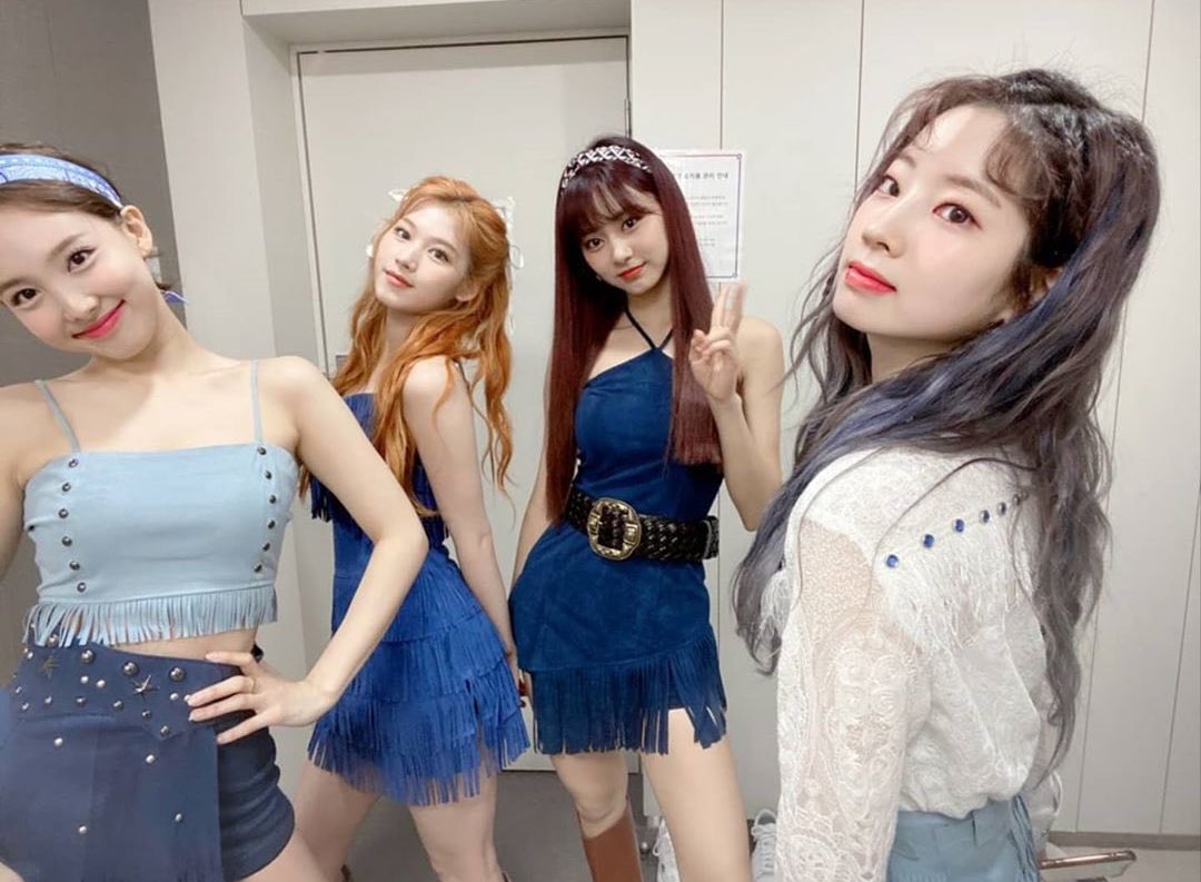 tiny_tzuyu's tweet photo. twice 100th win!! https://t.co/CJPEriP6iX