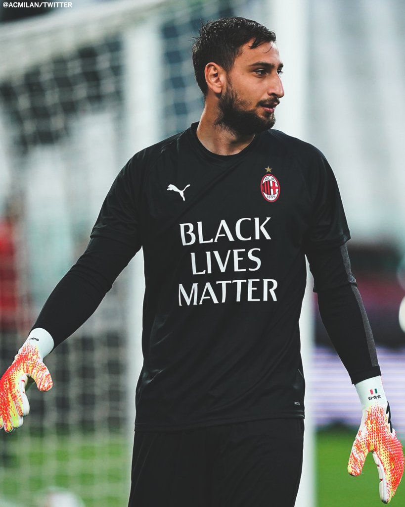 ESPNFC's tweet photo. Juventus and AC Milan sent a strong message before kickoff. https://t.co/4CmLTqS11F