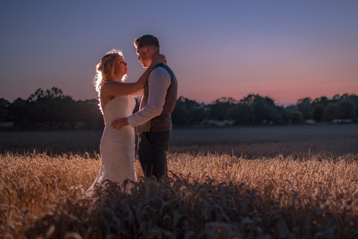 CWM_YEAW's tweet image. Norwich photographer @RichardJarmy is on a mission to spread some joy and help couples whose weddings have been hit by the lockdown to stay positive and keep smiling...youreastanglian.wedding/wedding-news/1… #norwich #wedding #weddingphotographer #weddingday #weddinginspo #norfolk