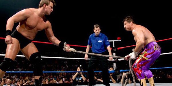 When I started this  #AlternateHistory I felt like JBL’s reign would be one of those drastically shortened by a DQ loss.How wrong I was.JBL would go on to have the longest reign in over 10 years (even longer than in reality) with defences in a variety of stipulations.  #WWE