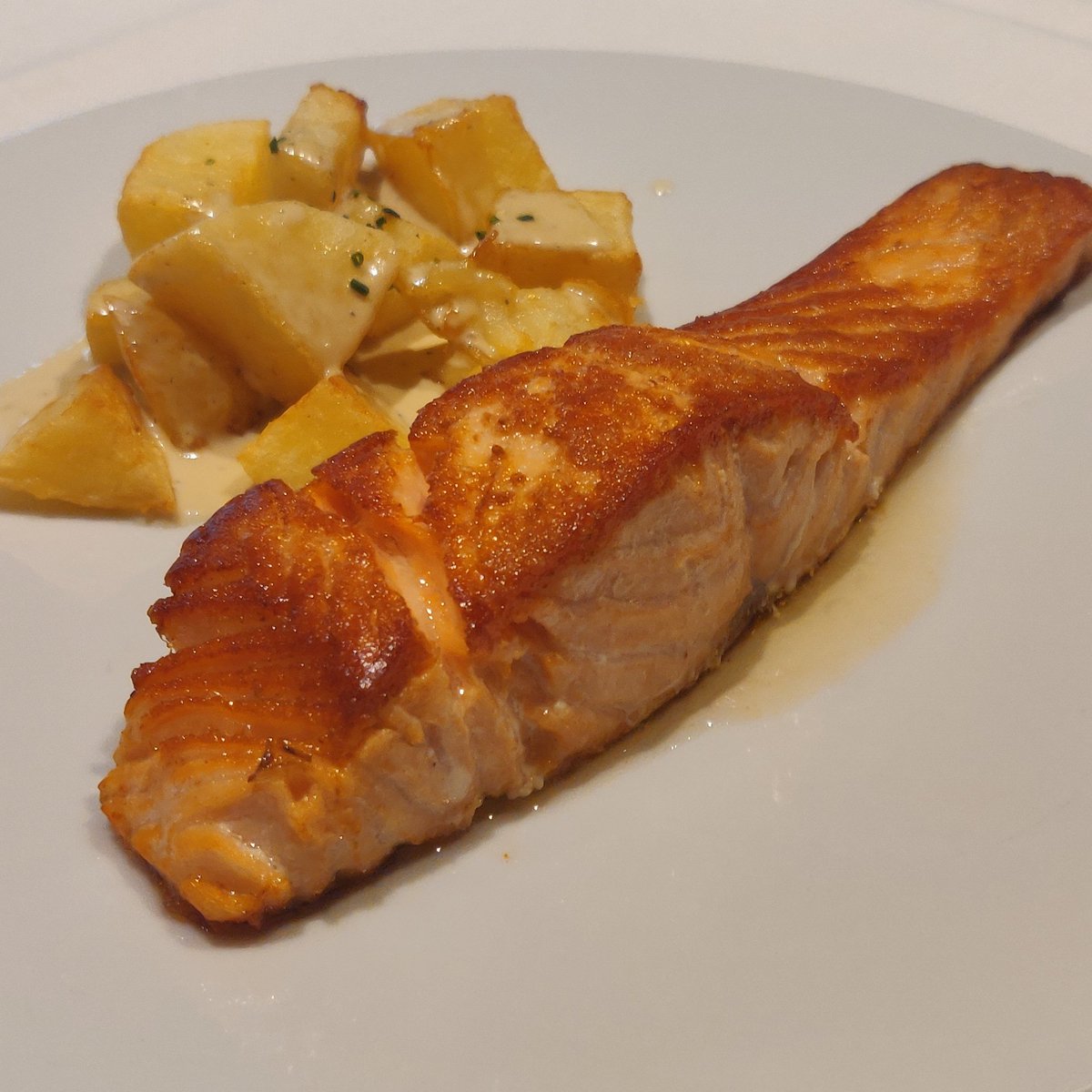🐟 Pescado del día en nuestra Taberna: Salmón con patatas al queso
🖥️ Mas información: delarco.com. Consulta nuestra carta, horarios, etc.
☎️ Reservas o encargos: 985 25 55 22 ó 985 25 55 44.
#DelArcoOviedo #GastronomiaOviedo #RestaurantesAsturias #RestaurantesOviedo