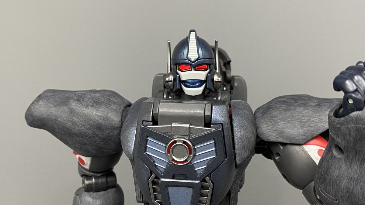 cophonz's tweet photo. Watch my #Youtubevideo of #BeastWars #Transformers #Masterpiece #mp32 #OptimusPrimal accompanied by some tunes! It's an up close #showcase of both alt mode and #robot mode plus a very clear #transformation. 

The video: https://t.co/Y9I8UlTAuS

and some pics: Enjoy! https://t.co/PuE55tvni0