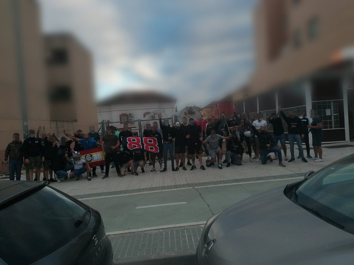 “No es lo mismo estar dormido que estar durmiendo, porque no es lo mismo estar jodido que estar jodiendo”

Nunca des a un grupo histórico por muerto.
LARGA VIDA A LOS ULTRAS DEL BETIS