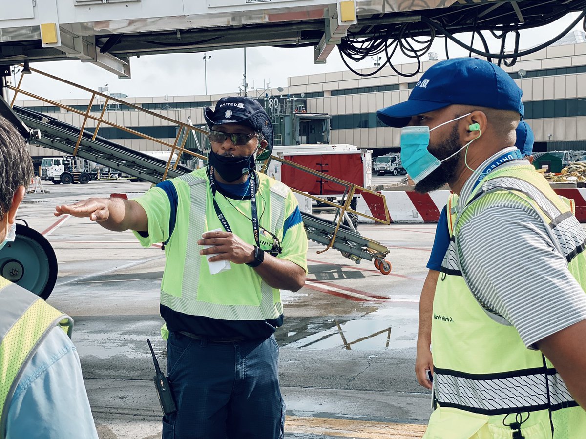 morrisliam's tweet image. EWR leadership highlighting how we are #justplanesafe, by observing, job safety briefings, and gathering feedback! #beingunited #livesafe247 @julioUAruiz @MariaPerdomoEWR @CamachoN20 @William3167 @MoeHawkins20 @TheRealMLHJR @KeithWaiters3 @KellyTolbertUAL @Trozie2 @susannesworld