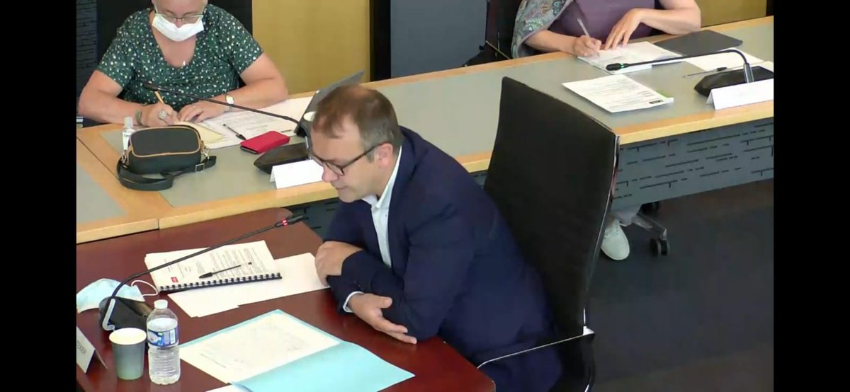 SNavecVous's tweet photo. #SaintNazaire, dernier conseil municipal pour les élus du groupe Modem &amp; Apparentés.
Prises de parole sur :
➡️ Plan de soutien Covid19, 
➡️ Comptes Administratifs 2019,
➡️ Promesse de rester au service des Nazairiennes, Nazairiens et habitants de la Carene, même sans mandat... https://t.co/GivT0AykXn