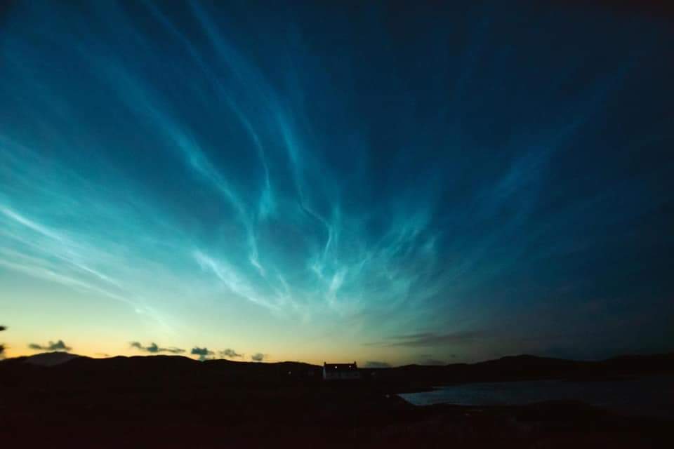 scalpach's tweet photo. Finsbay, Isle of Harris around 1am. #noctilucent clouds. Pic courtesy of Roddy Ross. Beautiful. #Hebrides #northsky #Scotland https://t.co/uAY5QU0EMc