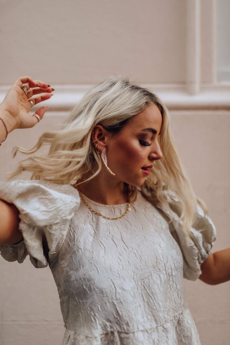 So glad to be finally starting up work again at the beginning of July! 

If you’re a blogger in London &amp; it’s surrounding areas and even Brighton, I am taking bookings for content shoots ☺️

DM ME ON HERE OR INSTA 💕
instagram.com/sarahellen_pho…