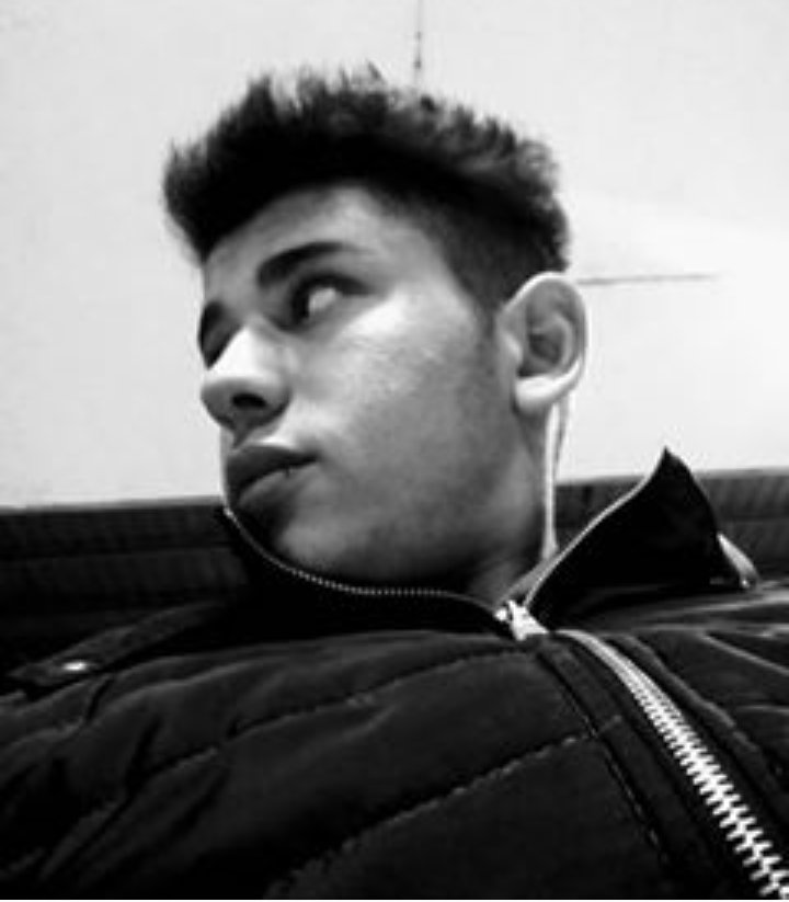 Kendine inanmaya başlayanakadar kendine ayit bi hayatın olmaz💔💔