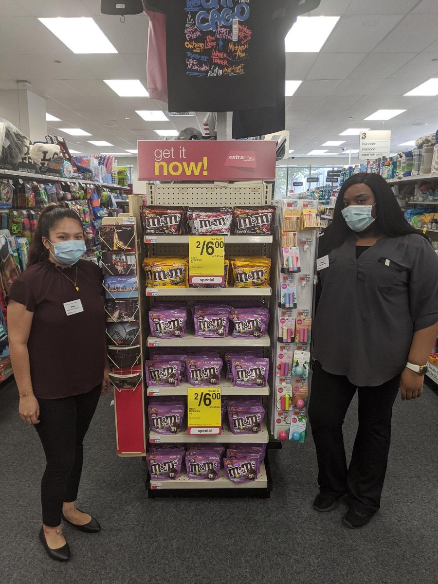 AdnanMustafaURM's tweet photo. Our interns wrapping up Week 1 of their @CVSHealth Retail Management Internship, learning store standards and merchandising at store 8910. Making R41 D2 @JhaasjrHaas @MatthewKrivos proud. @EverettMoore10 @JustinKochRx #CVSIntern #RetailManagementIntern #CVSHeartAtWork https://t.co/7HiWN4tErb