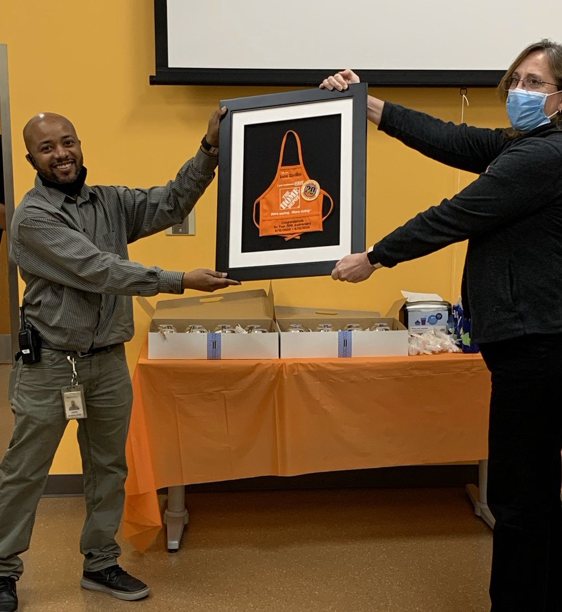 ThdMarylou's tweet photo. Northlake MDO - Dre celebrates 20th anniversary!! #makinggreatthingshappen!  #ChicagoMarket. @RAGrazian @troyer_paige @HRMSharonTHD @McVeighTHD https://t.co/nn6rAYWQCm