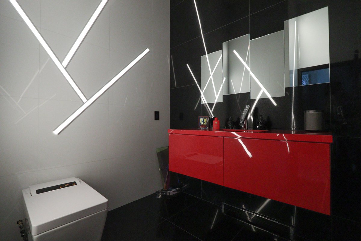 DavilaWoodwork's tweet photo. Step right in! This unique, modern bathroom we’ve worked on features red high gloss finish cabinets and a walnut dark stained door with faux gator skin.

#davilawoodwork #customdesigns #customwoodwork #customwoodworks #woodworkingproject #woodworkerlife #woodworkcraft #woodwood https://t.co/EACWDO95vC