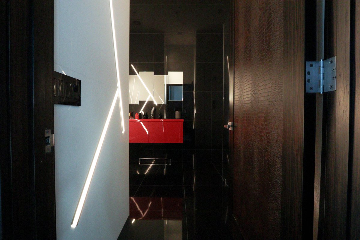 DavilaWoodwork's tweet photo. Step right in! This unique, modern bathroom we’ve worked on features red high gloss finish cabinets and a walnut dark stained door with faux gator skin.

#davilawoodwork #customdesigns #customwoodwork #customwoodworks #woodworkingproject #woodworkerlife #woodworkcraft #woodwood https://t.co/EACWDO95vC
