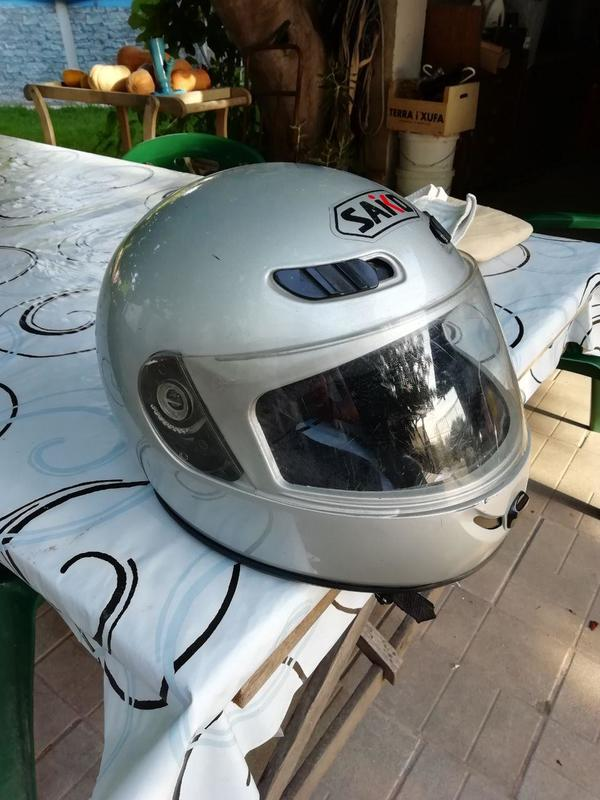 nolotiro's tweet photo. Regalan casco de moto integral, en Valencia: https://t.co/tr1FOZhM66 https://t.co/Wi23mZ2MDN