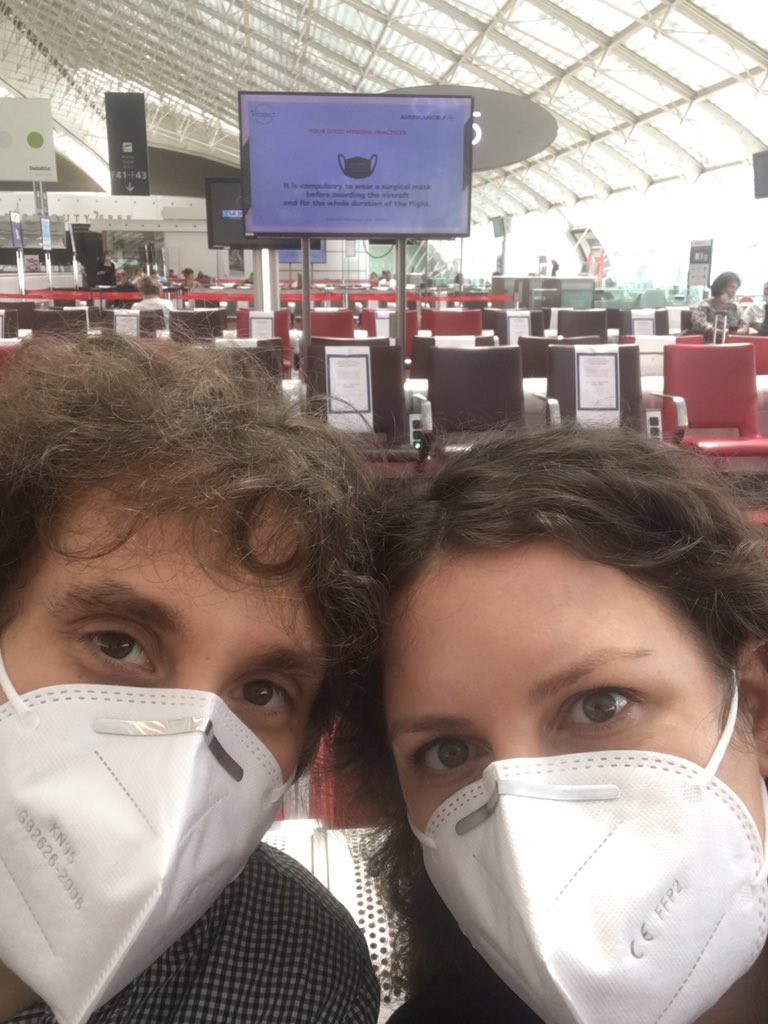 hellolaralogue's tweet image. Tornati a casa dopo 2 mesi di lockdown a Londra, solo per vedere l'ultima putata di #propagandalive in HD!!!  Se questa non è var! 👋 @welikeduel