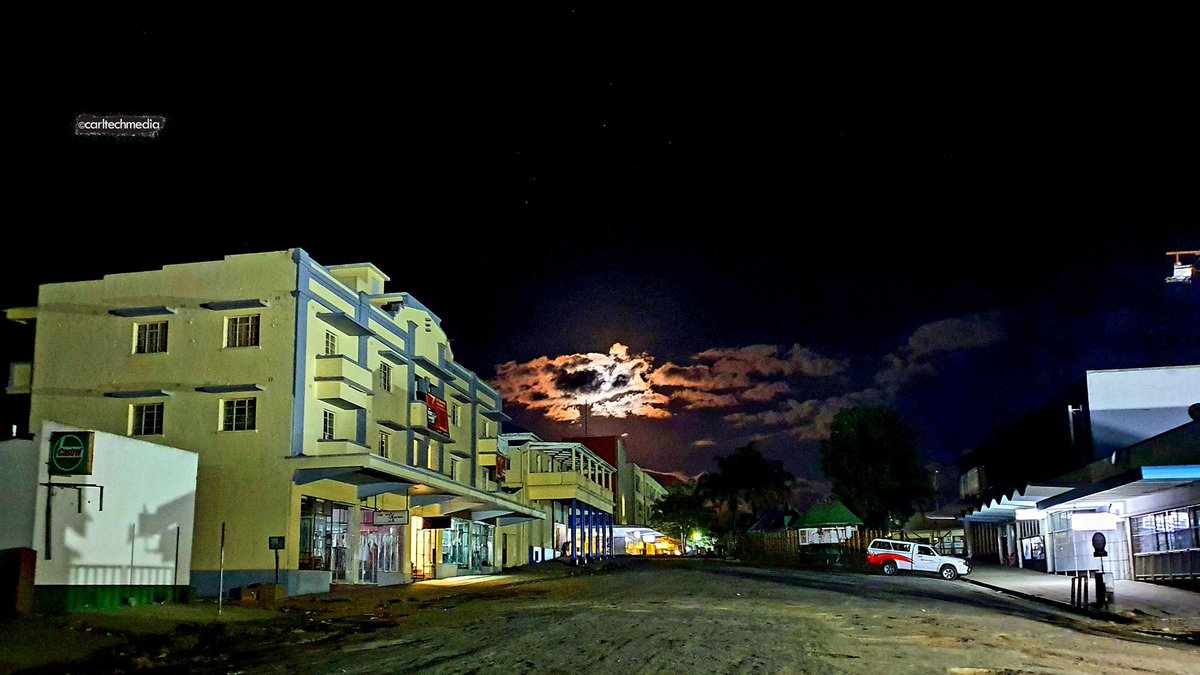ThisIsMutare's tweet photo. Mr T car park as known by many. Between Belmont Building and Badhella Arcade #moonlight #mutare #NightPhotography @diamond1038FM #kumakomoyo https://t.co/cidEg2Ers6