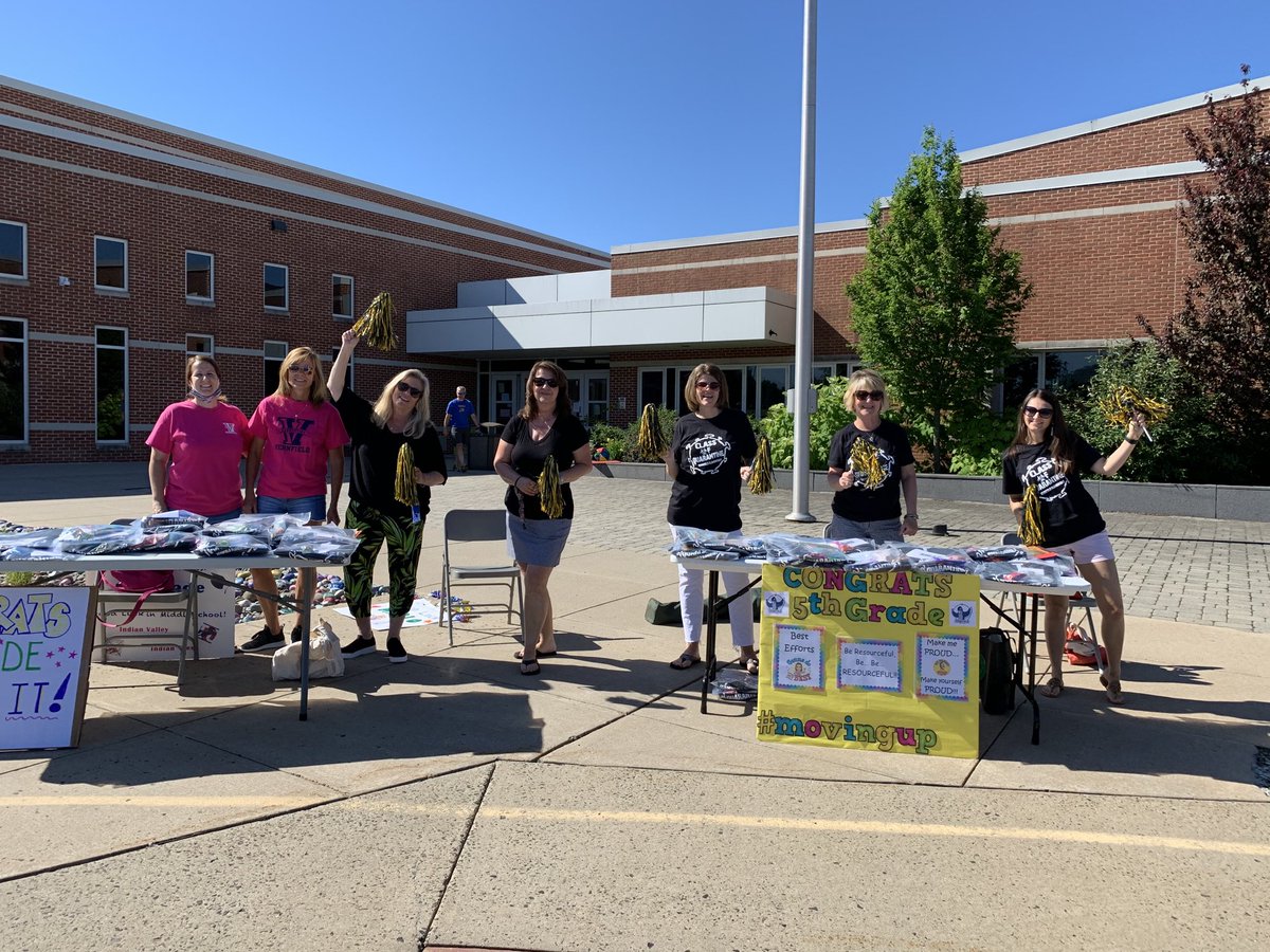 Our 5th Grade Teachers showed their spirit today!