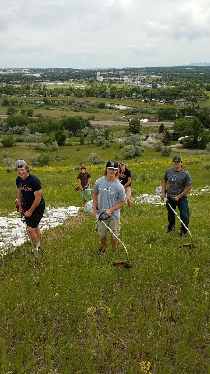 CmrGov's tweet photo. Thank you to the @CmrFootball players that joined us in our annual hill maintenance. #rustlerpride #letsridecmrfootball https://t.co/p1zOUynkRK