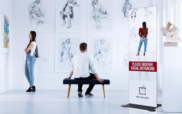 JohnnyBoyCanary's tweet image. NEC free standing LED posters keep the message fresh as the ‘rules’ change #necdisplaysolutions #twometres