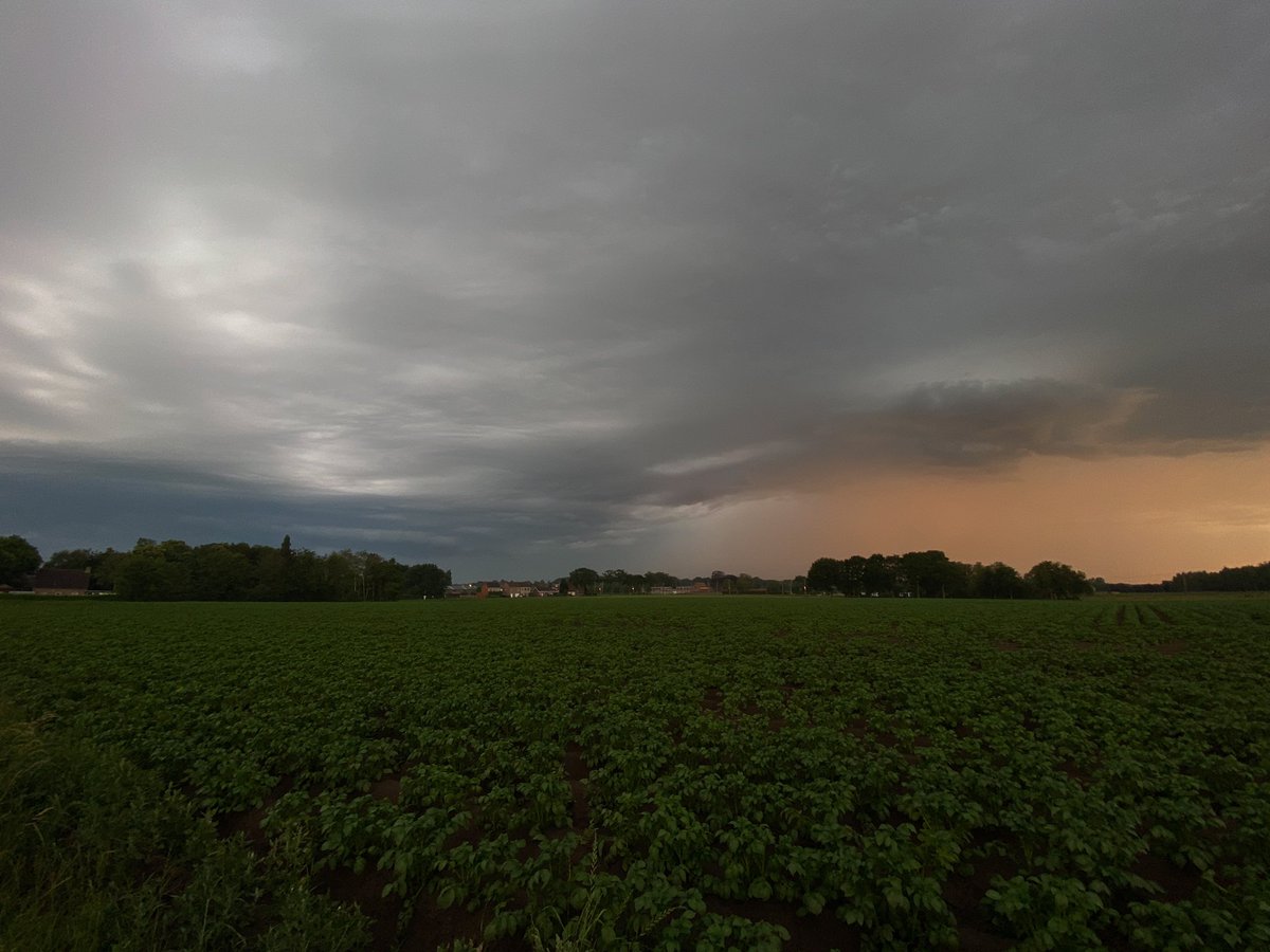 mrefke's tweet photo. #onweer @Art_of_thunders @NoodweerBenelux #roosendaal en #Nispen https://t.co/U0ZMBntw1W