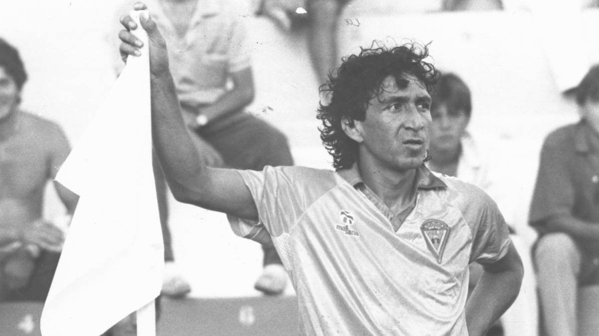 Cadiz_CF's tweet photo. 🎩✨ Jorge Alberto González Barillas.

🇸🇻 Mágico González.

⚽️ Leyenda del fútbol mundial. https://t.co/25YXUfX1cc