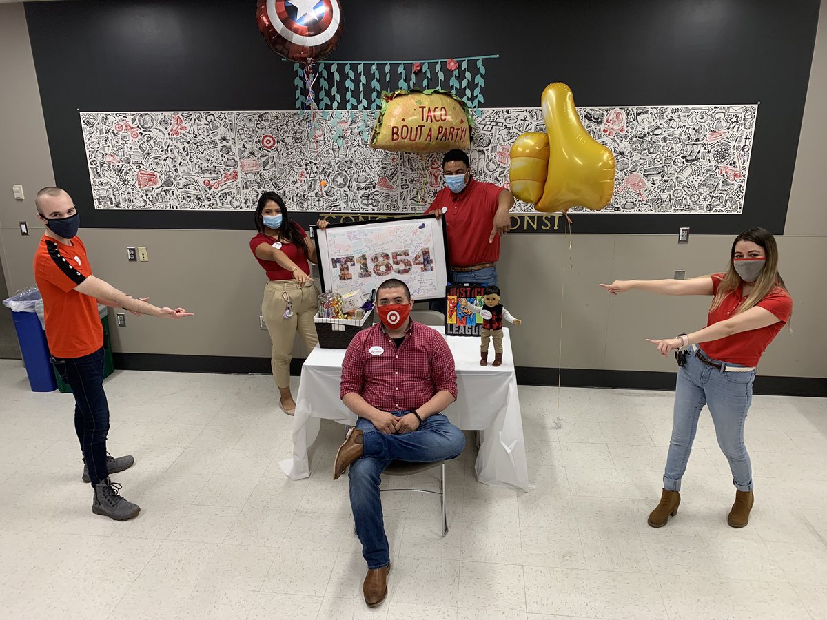 FabyQdl's tweet photo. Super sad to see our boss leave but super excited for him to continue his development! We couldn’t be more proud of you @AllanRRodas #bestboss 🙌🏻 🎯 🥳  #BestTeamEver https://t.co/5tF4s1X8fE