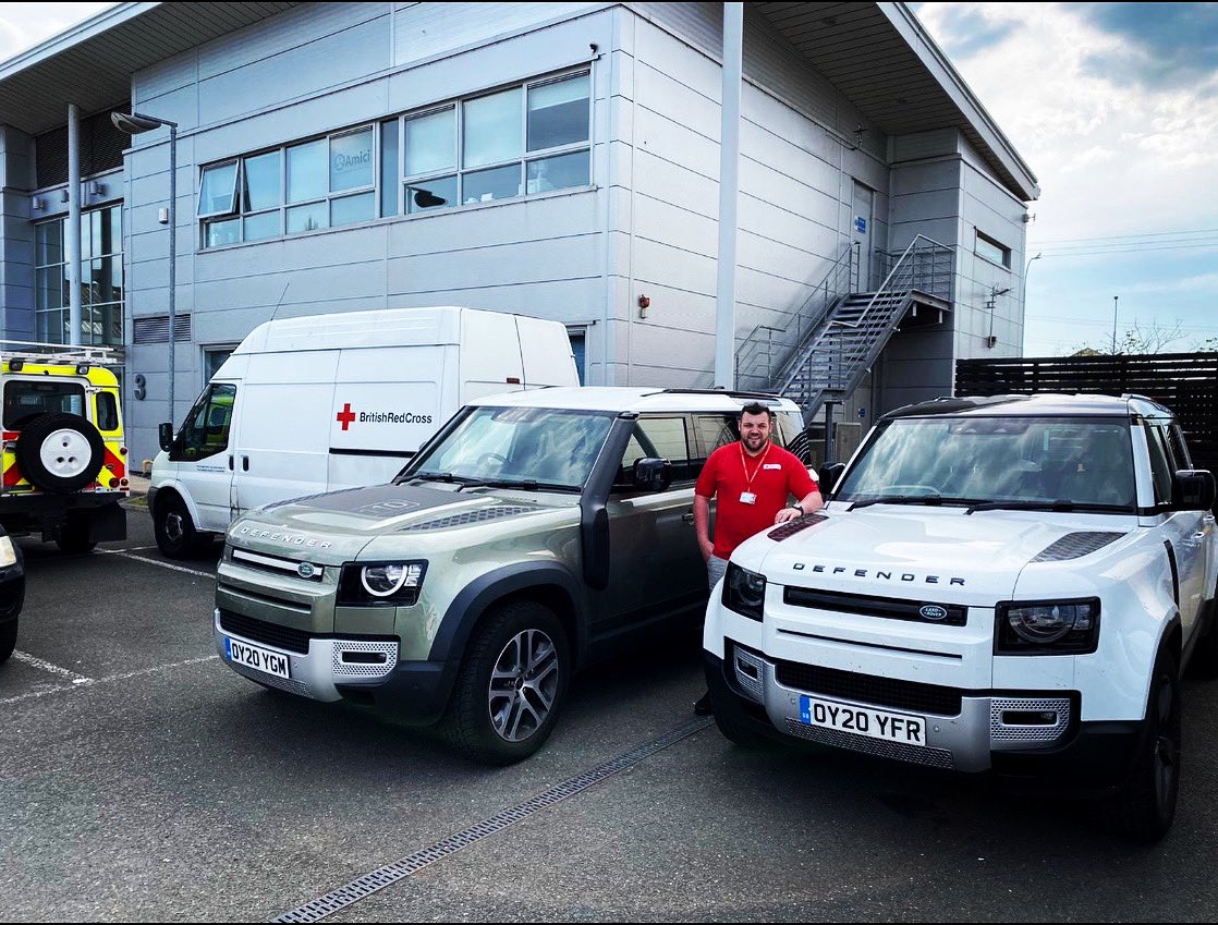 JonathanI2's tweet photo. Getting to drive these while supplying emergency food parcels to the people of Glasgow. @BritishRedCross @BRC_ERScotland #KindnessWillKeepUsTogether @LandRover_UK https://t.co/P5SVYDBO9w