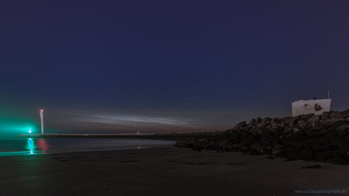 NucleusPhoto's tweet photo. Spotted #Noctilucentclouds last night (11-12/06) in #oostende @StadaanZee! #cloudporn #NLC 
@AstroStijn @VirtualAstro @frankdeboosere @NoodweerBenelux @VTMWEER https://t.co/vQVPeRaPB7